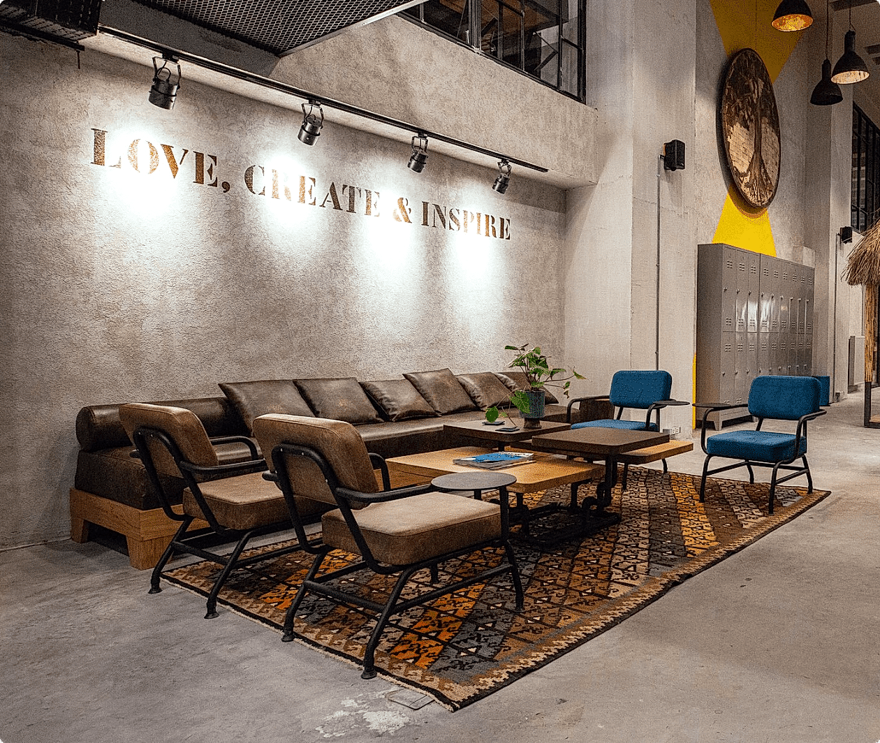 Ofis ve toplantı odalarından kütüphane ve meditasyon odalarına kadar her türlü ihtiyaca hizmet eden bir Kolektif.