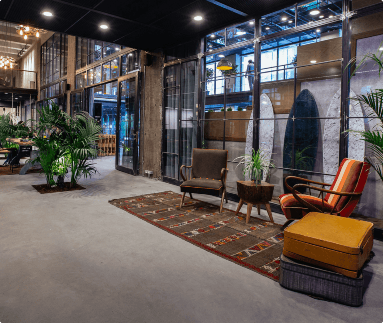 Ofis ve toplantı odalarından kütüphane ve meditasyon odalarına kadar her türlü ihtiyaca hizmet eden bir Kolektif.